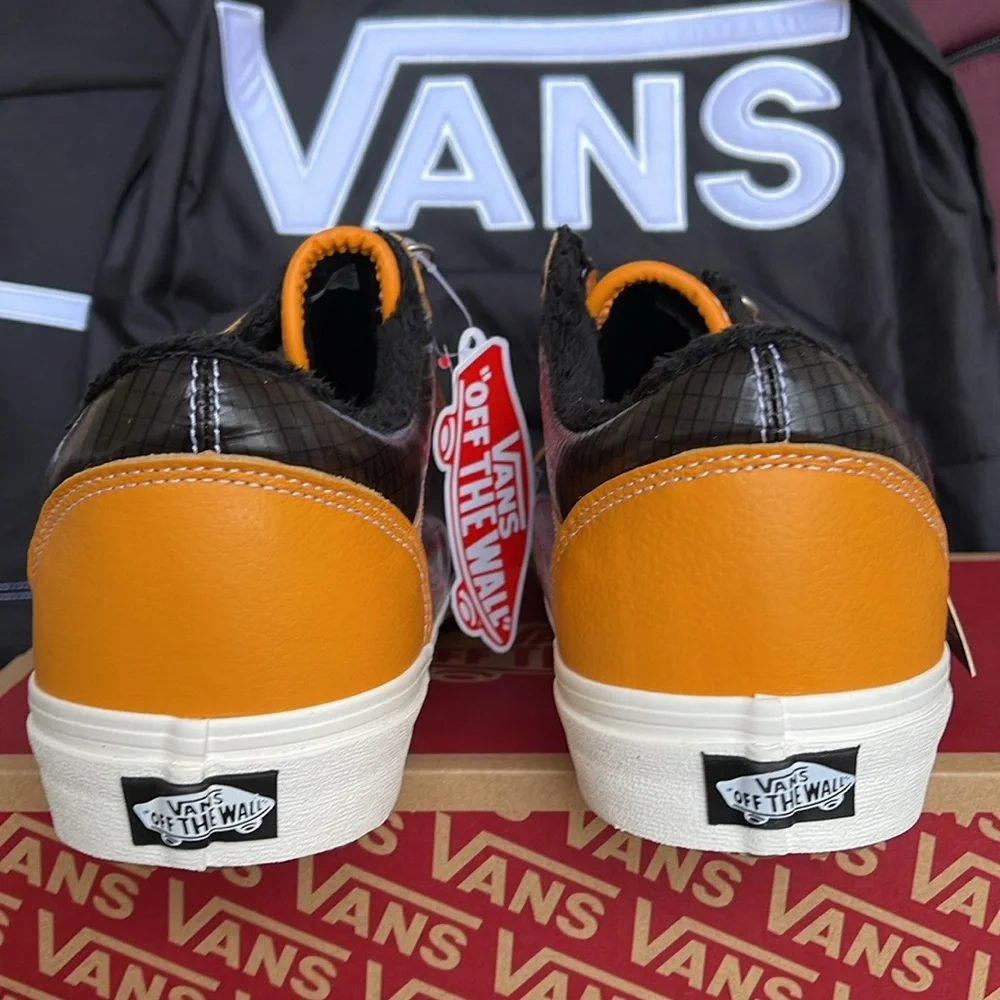 Vans Men’s Old Skool Mte (Mte) Apricot/Black
VN0A348F2NF
Sneakers - Picture 12 of 16
